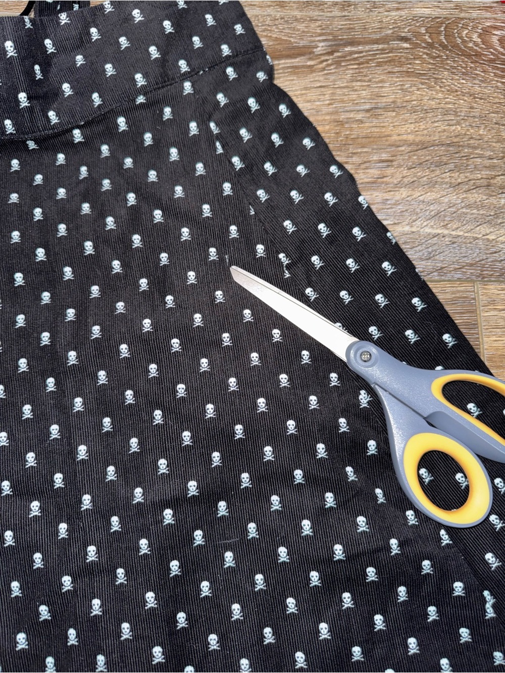 NWT🖤Unique Vintage 60s Black Crossbones Print Suspender Ruth Flare Skirt Large - Picture 8 of 15